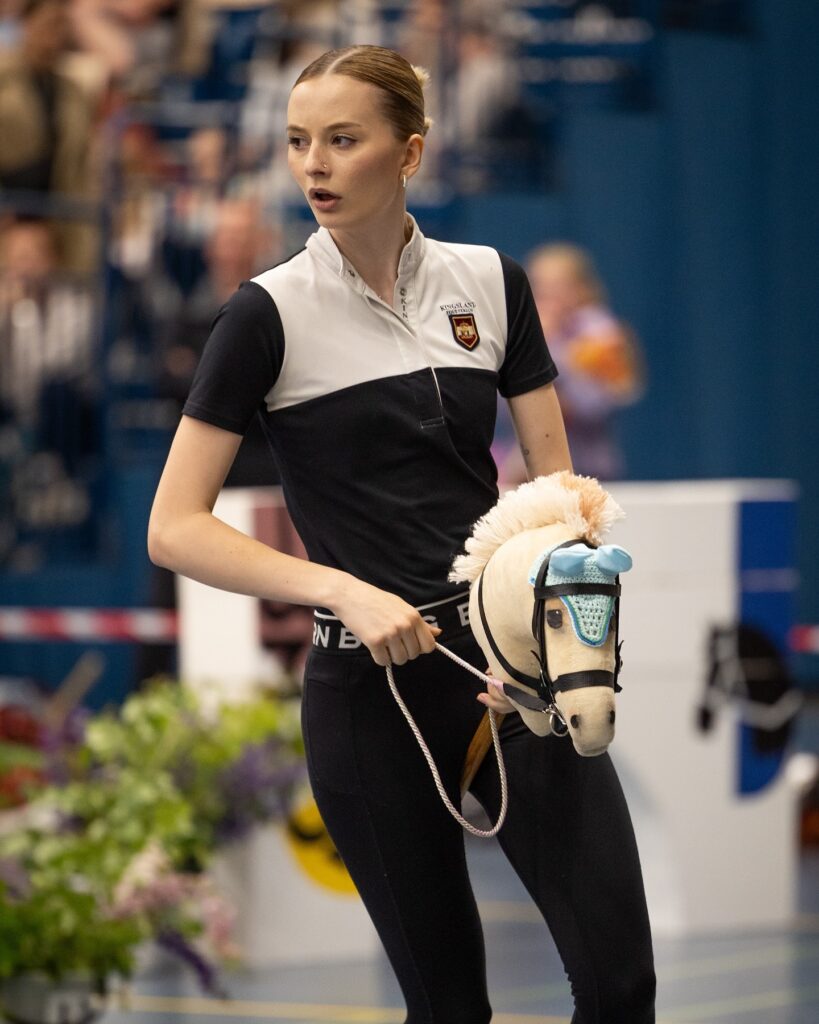 il existe des competitions officielles de cheval baton